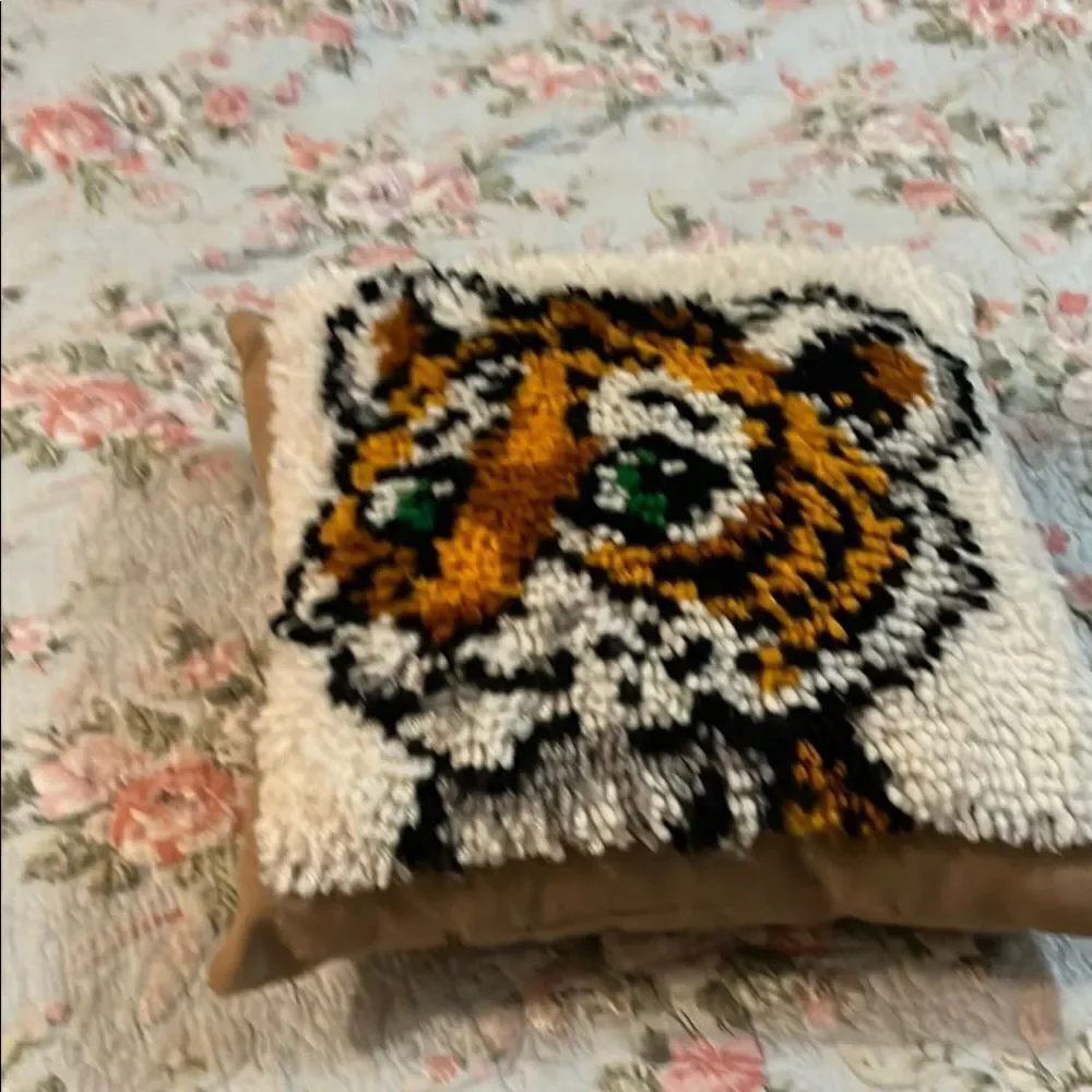 Tiger Design Throw Pillow